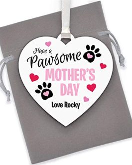 Funny Mothers Day Gifts From The Dog – Personalised Gifts From The Dog To Mum – Gifts for Dog Lovers – Dog Mum Pet Parent – Wooden Hanging Heart Plaque Gifts From The Dog For Her – With Grey Bag